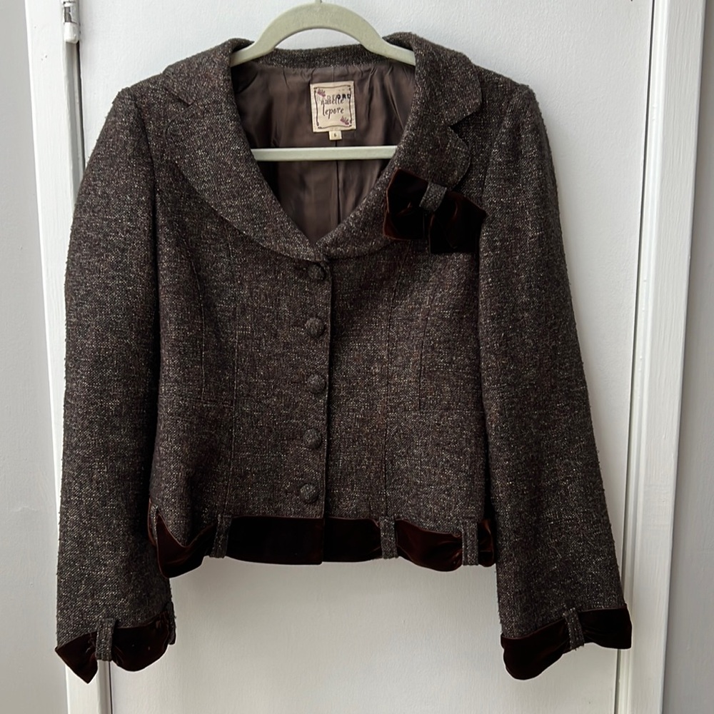 Vintage Nanette lepore brown tweed skirt suit with velvet trim and bow
